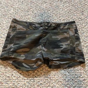 Women’s Express Camo Shorts